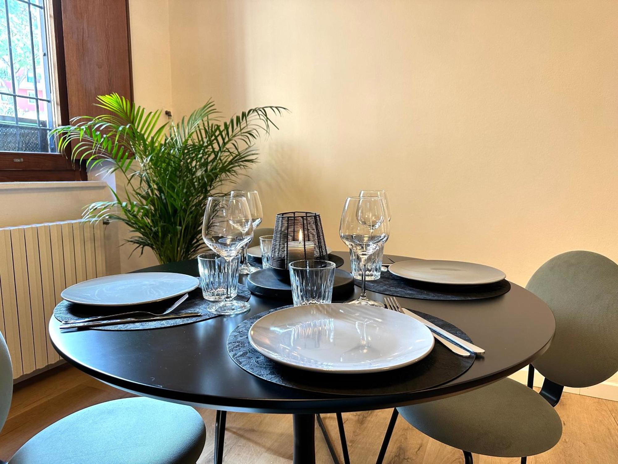 Gioiello Deco Nel Centro Storico Appartement Desenzano del Garda Buitenkant foto